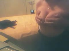 Elegant webcam mama gracefully shows me her natural boobs
